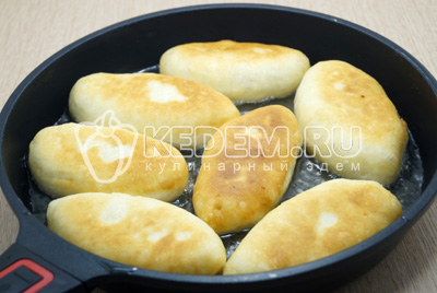 Пирожки с картошкой жареные на сковороде Пирожки с картошкой жареные на сковороде