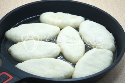 Пирожки с картошкой жареные на сковороде Пирожки с картошкой жареные на сковороде