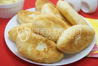 Пирожки с картошкой жареные на сковороде Пирожки с картошкой жареные на сковороде